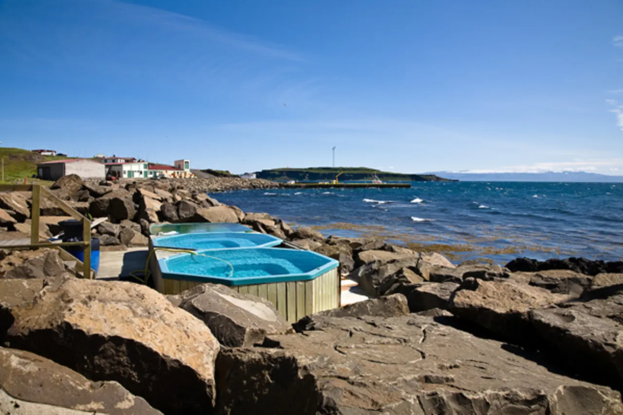 Drangsnes Hot Tubs thumbnail